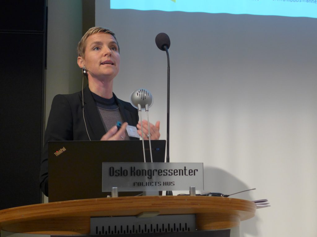 Helga Fastrup Ervik holder innlegg.