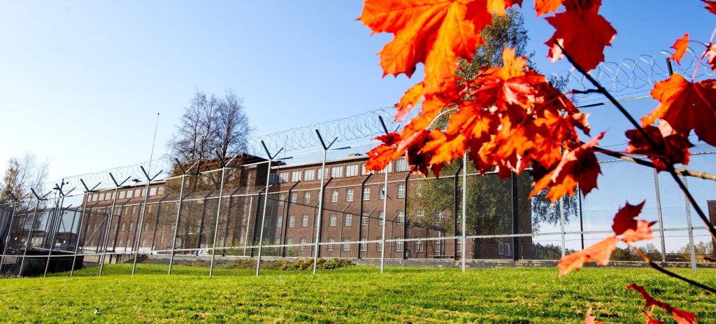 Bilde av Ila fengsel om høsten.