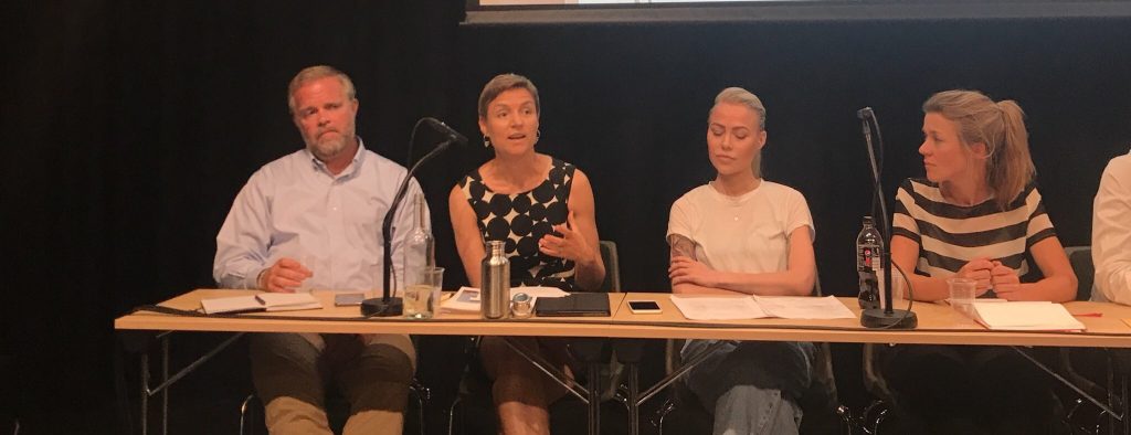 Deltakere i panelet i debatten arrangert av Åpenhetsutvalget